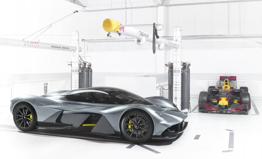  Aston Martin AM-RB 001 Concept 2016 года  (фото 8 из 12)